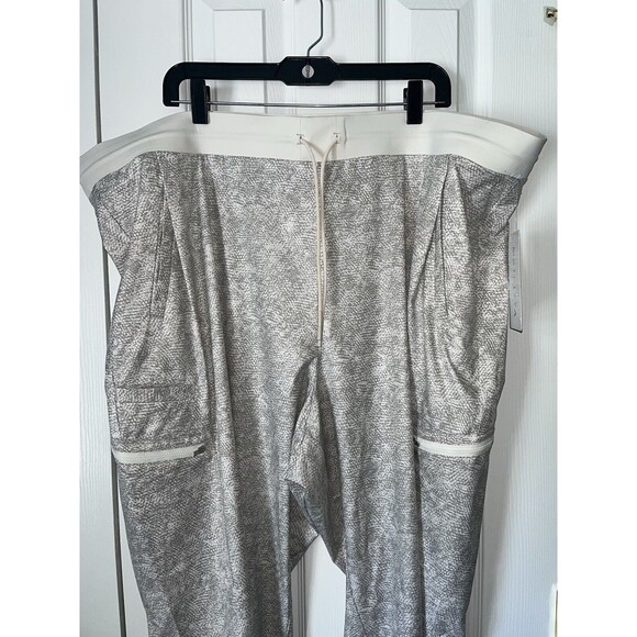 Athleta Women’s Plus Size 26 Pant Venture Print Viper Grey & Cream Jogger NEW - Picture 4 of 8